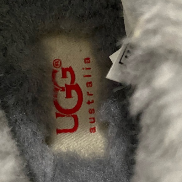 UGG - Picture 4 of 6
